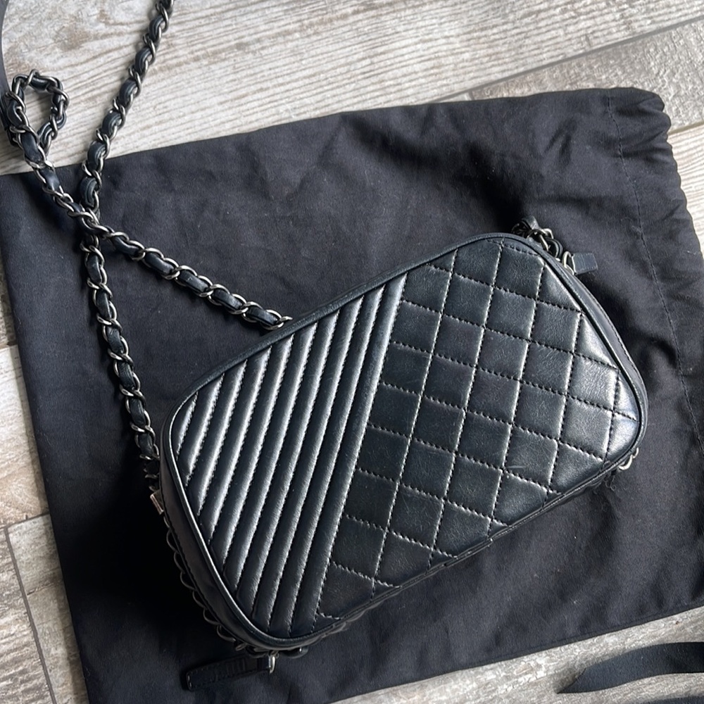 Chanel camera case - Picture 5 of 13